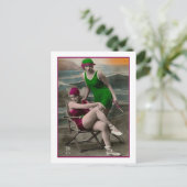 Beauties in grünen und Himbeeren Anzügen Postkarte (Stehend Vorderseite)