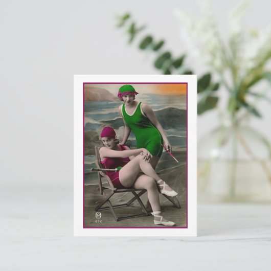 Beauties in grünen und Himbeeren Anzügen Postkarte (Stehend Vorderseite)