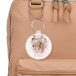 Beautiful Ballerina Dancer Pink Wasserfarbe Schlüsselanhänger<br><div class="desc">Ideal für Ballett-Tanzteams,  um Taschen und Ausrüstung zu etikettieren oder für Ballerina-Themenfreunde. Diese wunderschönen Balletttänzer-Schlüsselanhänger sind hübsch und rosa! Finden Sie passende Artikel in der Auflistung.</div>