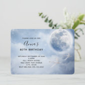 Beautiful Blue Sky mit Flying Swans Geburtstag Einladung (Stehend Vorderseite)