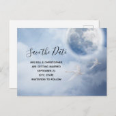 Beautiful Blue Sky mit Flying Swans Save the Date Einladungspostkarte (Vorne/Hinten)