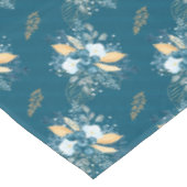 Beautiful Blue Winterberries Tischdecke (Schrägansicht)