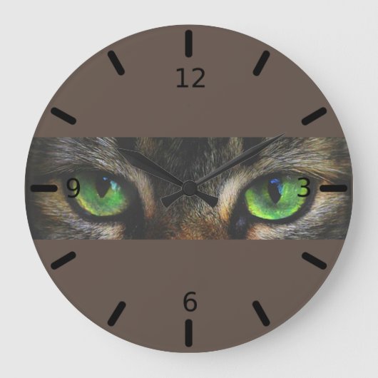 Beautiful cat eyes on coffee brown große wanduhr (Vorderseite)