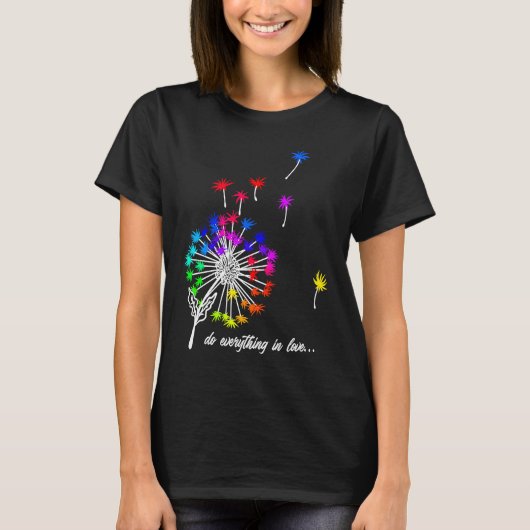 Beautiful dandelion with colourful spores flying a T-Shirt (Vorderseite)