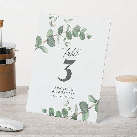 Beautiful elegant eucalyptus foliage wedding table sockelschild (In SItu)