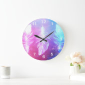 Beautiful Feathers in Space Große Wanduhr (Zuhause)