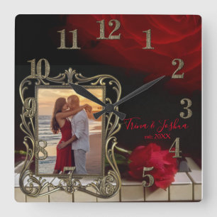 Beautiful Foto Clock on Piano Keys Quadratische Wanduhr