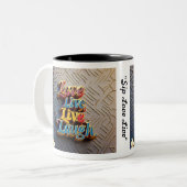 "Beautiful Inside Out" Zweifarbige Tasse (Vorderseite Links)
