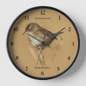 Beautiful Marsh Wren Songbird am Zweig Wanduhr (Vorderseite)