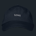 Beautiful Men Hansome Boy King Sondertext gedruckt Bestickte Baseballkappe<br><div class="desc">Erhöhen Sie Ihren lässigen Look mit dieser navy verstellbaren Kappe,  mit "King" in fein gehefteter Stickerei. Das Baumwollmaterial bietet ein weiches,  komfortables Ambiente.</div>