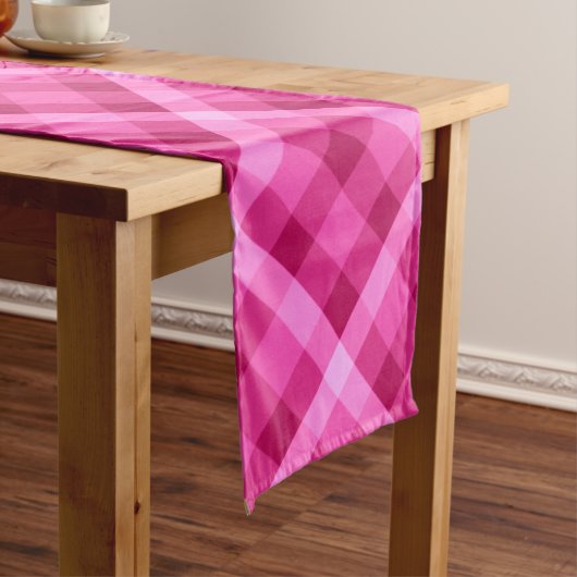 Beautiful Pink Magenta Kariert Medium Table Runner Mittelgroßer Tischläufer (Beispiel)