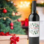 Beautiful Red Green Holly Berry Custom Christmas Weinetikett<br><div class="desc">Schöne Aquarell-grüne Blätter mit roten,  heiligen Beeren schmücken diese niedliche Familie Fröhliche Weihnachtsweinetiketten. Personalisieren Sie das festliche rote Urlaubsskript mit Ihrem Nachnamen in der Mitte dieses wunderschönen botanischen Musters.</div>