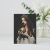 Beautiful Red Haired Woman With a Skull Postkarte (Stehend Vorderseite)