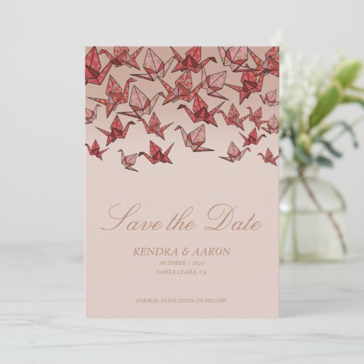 Beautiful Red Origami Paper Crane Save The Date Einladung (Stehend Vorderseite)