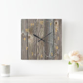 Beautiful rustic anchor on authentic looking wood quadratische wanduhr (Zuhause)