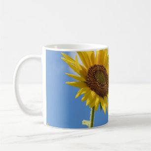 Beautiful Sun Flowers With Cloudy Blue Kaffeetasse