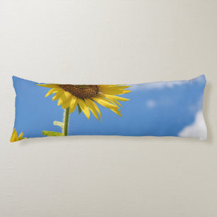 Beautiful Sun Flowers With Cloudy Blue Seitenschläferkissen
