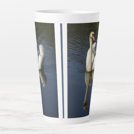 Beautiful Swan Latte Tasse (Vorderseite)