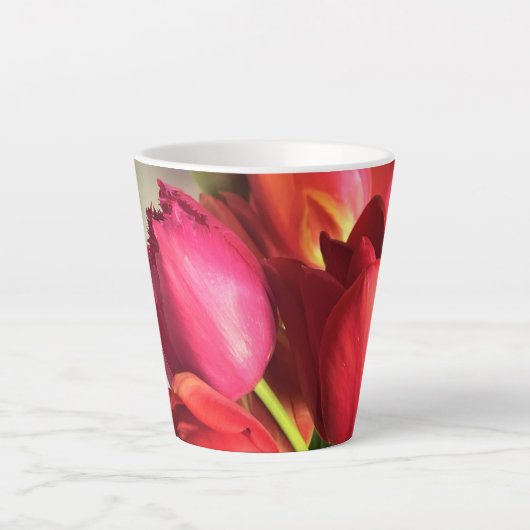 Beautiful Tulip Bouquet Milchtasse (Vorderseite)