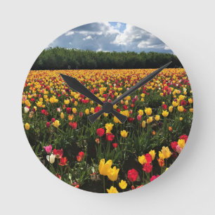 Beautiful Tulip Field, Oregon Runde Wanduhr