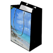 Beautiful Turquoise Tropical Beach Mittlere Geschenktüte (Vorderseite Schrägansicht)