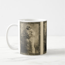 Beautiful Victorian Lady with cut flowers Kaffeetasse