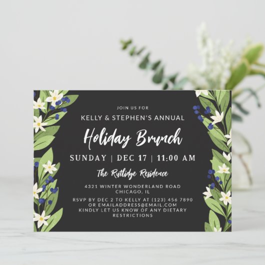 Beautiful White Floral Blue Berries Holiday Brunch Einladung (Stehend Vorderseite)