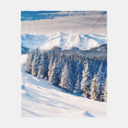 Beautiful winter landscape with snow covered trees fleecedecke (Vorderseite)