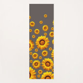 Beautiful yellow flowers on gray background yogamatte (Vorderseite)