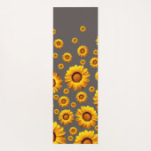 Beautiful yellow flowers on gray background yogamatte (Rückseite)