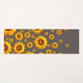 Beautiful yellow flowers on gray background yogamatte (Vorderseite (Horizontal))