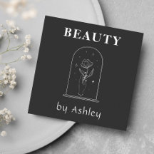 Beauty Blogger Celtic Hand Holding Blume Magic