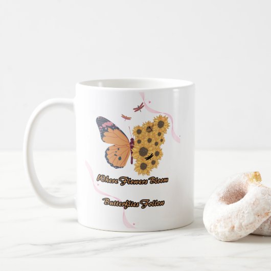 "Beauty of Nature: Where Flowers Bloom and Butterf Kaffeetasse (Mit Donut)