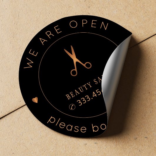 Beauty Salon Wiedereröffnung Name und Logo Buch Be Runder Aufkleber