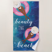 Beauty & The Beach Ocean African Woman on Float Strandtuch (Vorderseite)