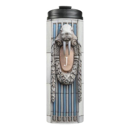 Beaux Arts Walrus Skulptur Custom Monogram Thermosbecher (Vorderseite)