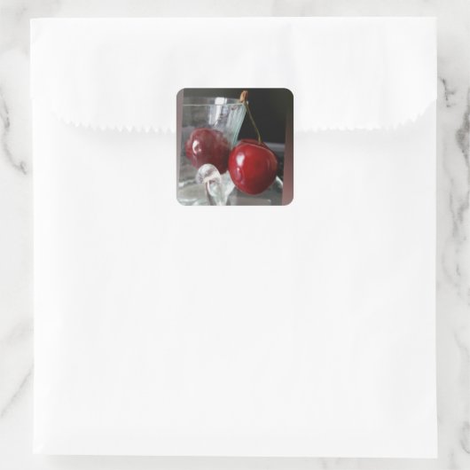 Becher mit Kirschen Quadratischer Aufkleber (Tasche)