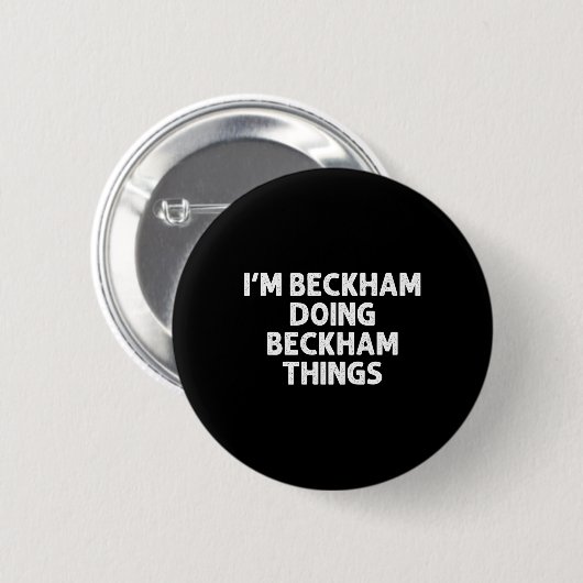 Beckham Gift Doing Name Things Funny Personalisier Button (Vorne & Hinten)