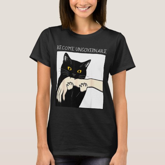 Become Ungovernable - Black Cat Biting Hand Funny T-Shirt (Vorderseite)