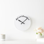 Bed and Breakfast Runde Wanduhr (Zuhause)