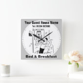 Bed & Breakfast Cartoon Quadratische Wanduhr (Zuhause)