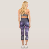 Bed of Blume Trendy Shiny Abstraktes Fraktal Kunst Capri Leggings (Rückseite)