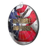 BEDAUERNSWERT UND STOLZ DARTSCHEIBE (Vorderseite rechts)