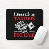 Bedeckt in Tattoos und Hundefellen Tattoo Mousepad (Mit Mouse)