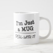 Bedienen Sie sich mit einem unschönen Angebot Jumbo-Tasse (Rechts)