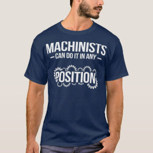 Bediener der CNC-Maschine in Maschinenstellung T-Shirt