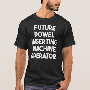 Bediener des Einsteckautomaten für zukünftige Dübe T-Shirt