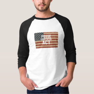Bedrängte amerikanische Flagge mit Posse Comitatus T-Shirt