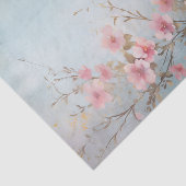 Bedrängte rosa Blumenzweige auf Hellblau Seidenpapier (Ausschnitt)