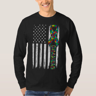 Bedrückte amerikanische Flaggenautismus Großfamili T-Shirt
